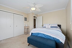 3 bedrooms, desk, iron/ironing board, WiFi