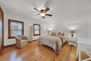 4 bedrooms, desk, iron/ironing board, free WiFi