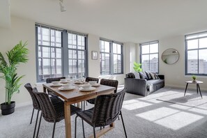 Appartement Confort, 2 chambres | Repas dans la chambre