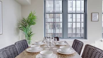 Comfort Apartment, 2 Bedrooms | Dining room