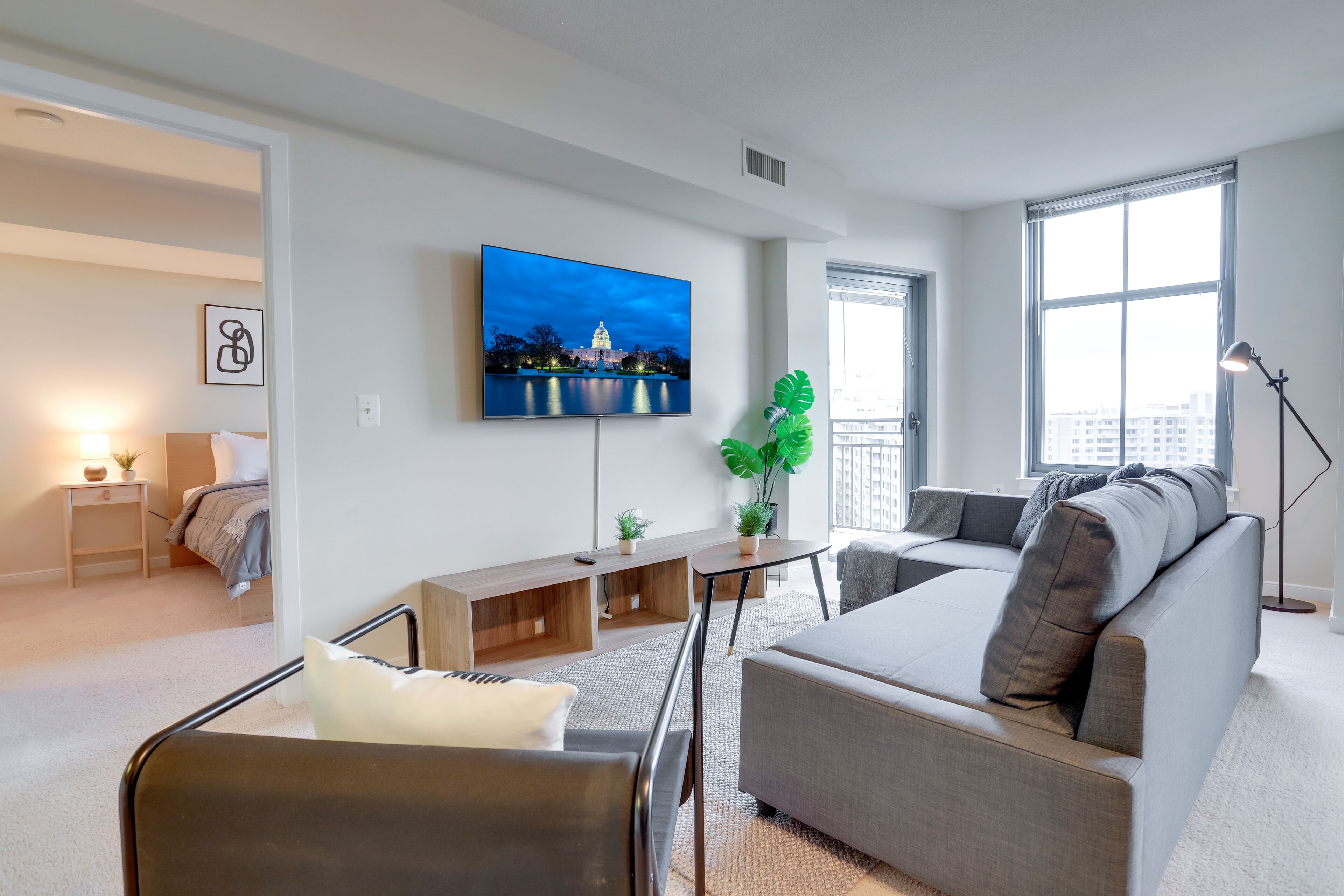 Apartamento conforto, 2 quartos, vista para a cidade | Área de estar | Smart TV 48 polegadas com canais a cabo, TV