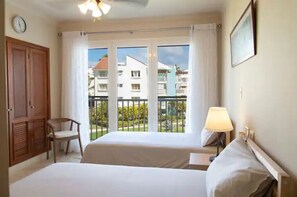 3 عدّة غرف نوم وواي فاي وملاءات أسرّة