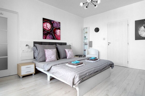 1 habitación, escritorio, tabla de planchar con plancha y wifi gratis 