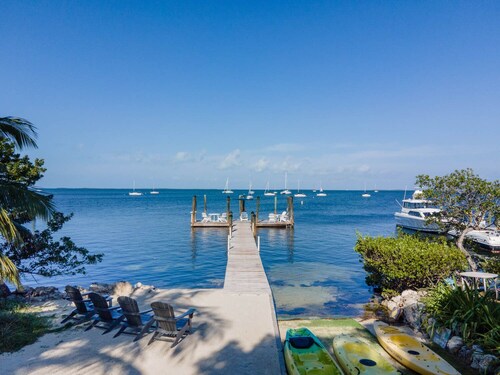 Tropical bayfront villa with sandy beach