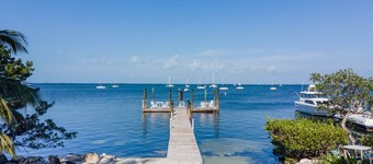 Tropical bayfront villa with sandy beach