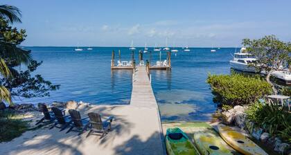 Tropical bayfront villa with sandy beach
