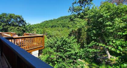 ON QUIET MOUNTAIN SIDE WITH BEAUTIFUL WOODED VIEWS