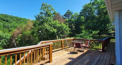 ON QUIET MOUNTAIN SIDE WITH BEAUTIFUL WOODED VIEWS