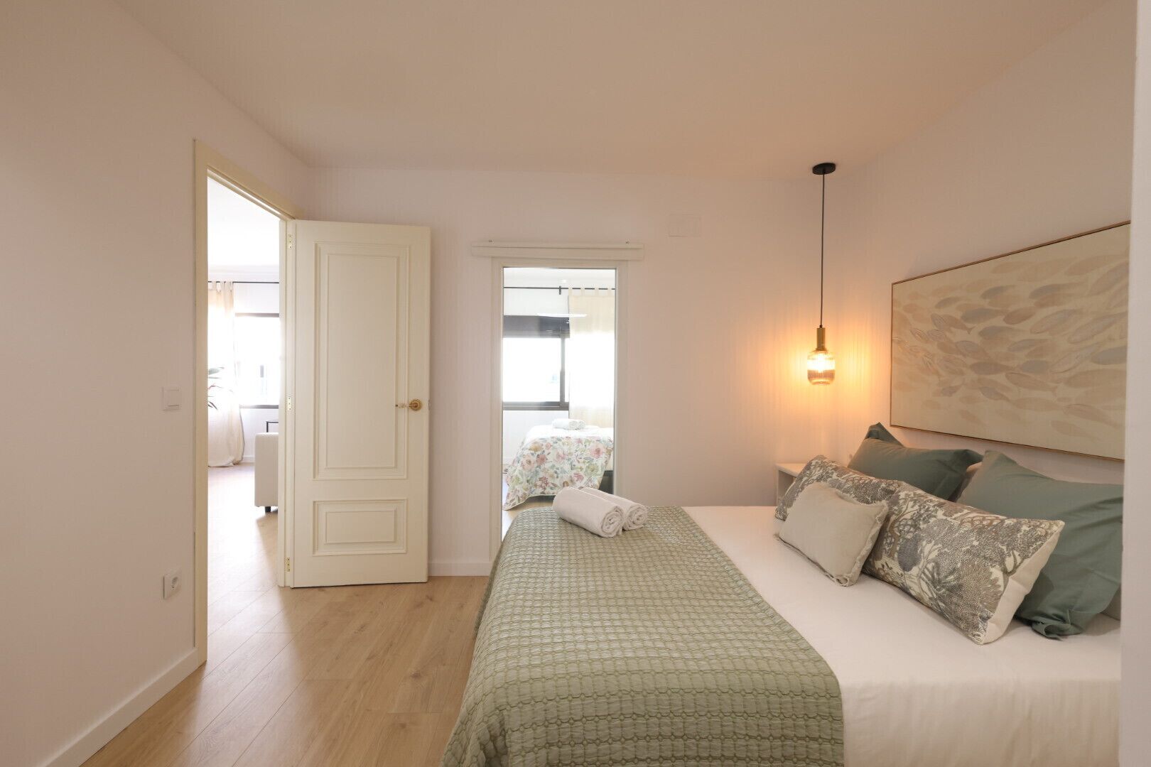 2 slaapkamers, een strijkplank/strijkijzer, gratis wifi, beddengoed