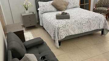 3 bedrooms, desk, travel crib, free WiFi