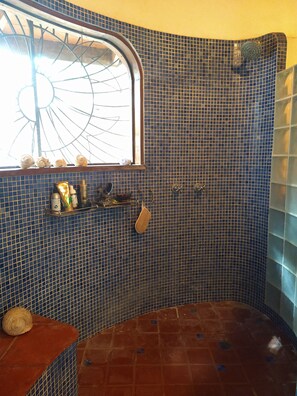 Handtücher, Seife, Shampoo, Toilettenpapier