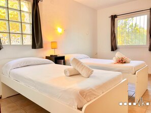 4 bedrooms, iron/ironing board, free WiFi, bed sheets