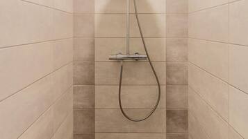 Douche, serviettes fournies