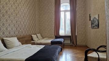 Kahden hengen standard-huone (yksi tai kaksi sänkyä) | Kannettavalle tietokoneelle sopiva työtila, ilmainen Wi-Fi