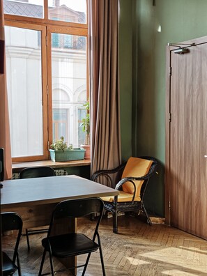 Sittområde i lobbyn