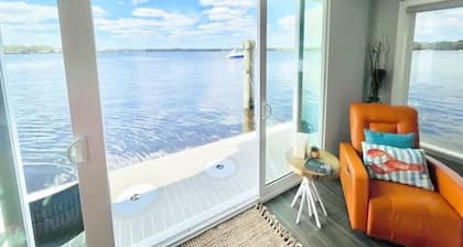 New Floating Luxury: Unique Houseboat Retreat