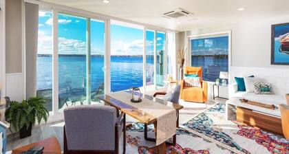 New Floating Luxury: Unique Houseboat Retreat