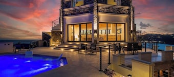 Castle at Cabrita: STUNNING Rooftop Views - FULLY RENOVATED
