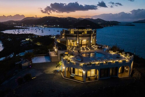 Castle at Cabrita: STUNNING Rooftop Views - FULLY RENOVATED