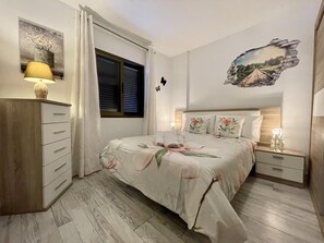 2 makuuhuonetta, silitysrauta/-lauta, Wi-Fi, vuodevaatteet