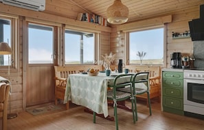 Fridge, stovetop, dishwasher - Stunning home in Vestervig with kitchen (Vestervig)