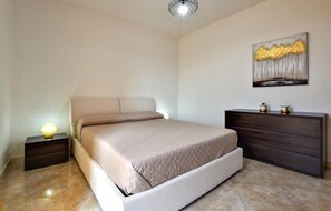 2 Schlafzimmer, Reisekinderbett, kostenloses WLAN, Bettwäsche