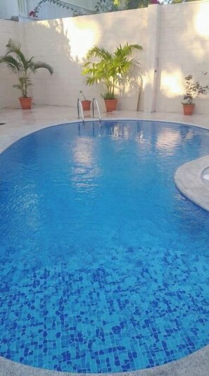 حمّام سباحة خارجي