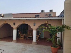 المنشأة من الخارج