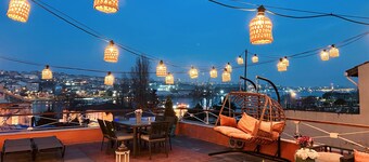 Istanbul Gem: 3-Bedroom Apartment with Panoramic Terrace and Iconic Sea Views