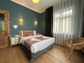3 chambres, coffre-fort, bureau, fer et planche à repasser