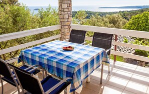 Outdoor dining - 1 bedroom beach front home in Vela Luka (Vela Luka)