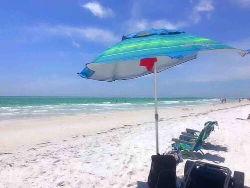 [Beach Elements] pool view withprivate beach access