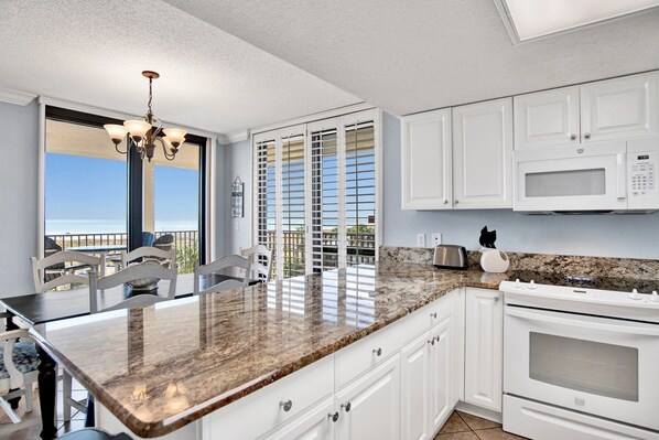 Fridge, microwave, oven, stovetop - Phoenix VI 201 | Orange Beach, AL (Orange Beach)