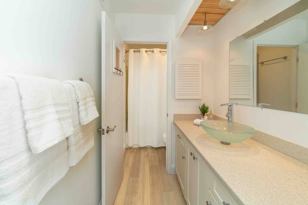 Hair dryer, towels