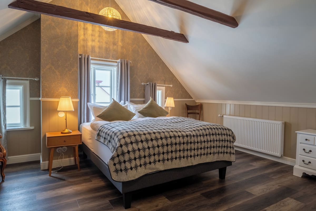 1 bedroom, premium bedding, individually decorated