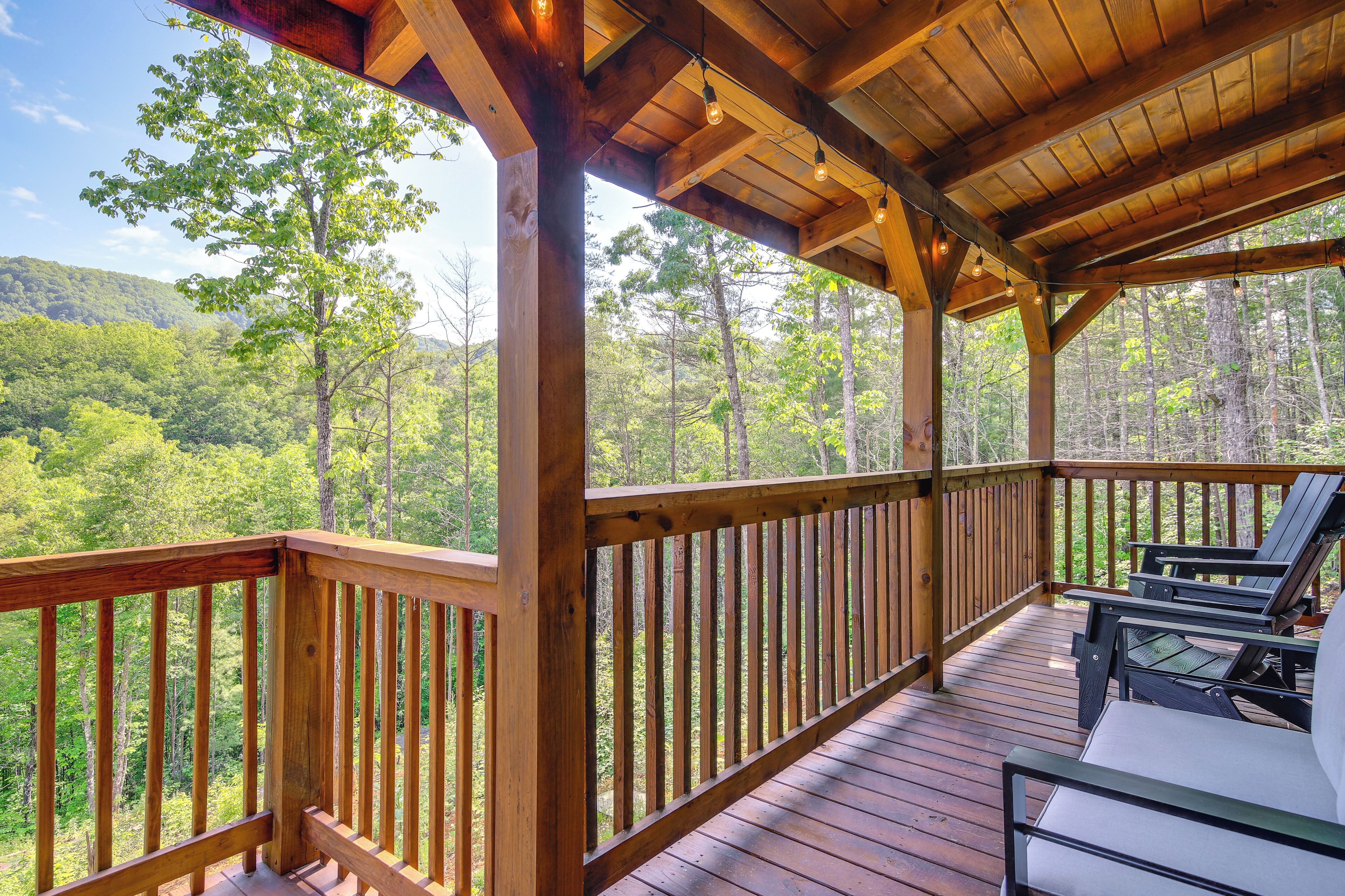 Secluded Sevierville Cabin: Mtn Views & Hot Tub