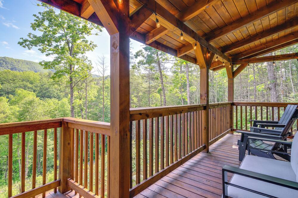 Secluded Sevierville Cabin: Mtn Views & Hot Tub