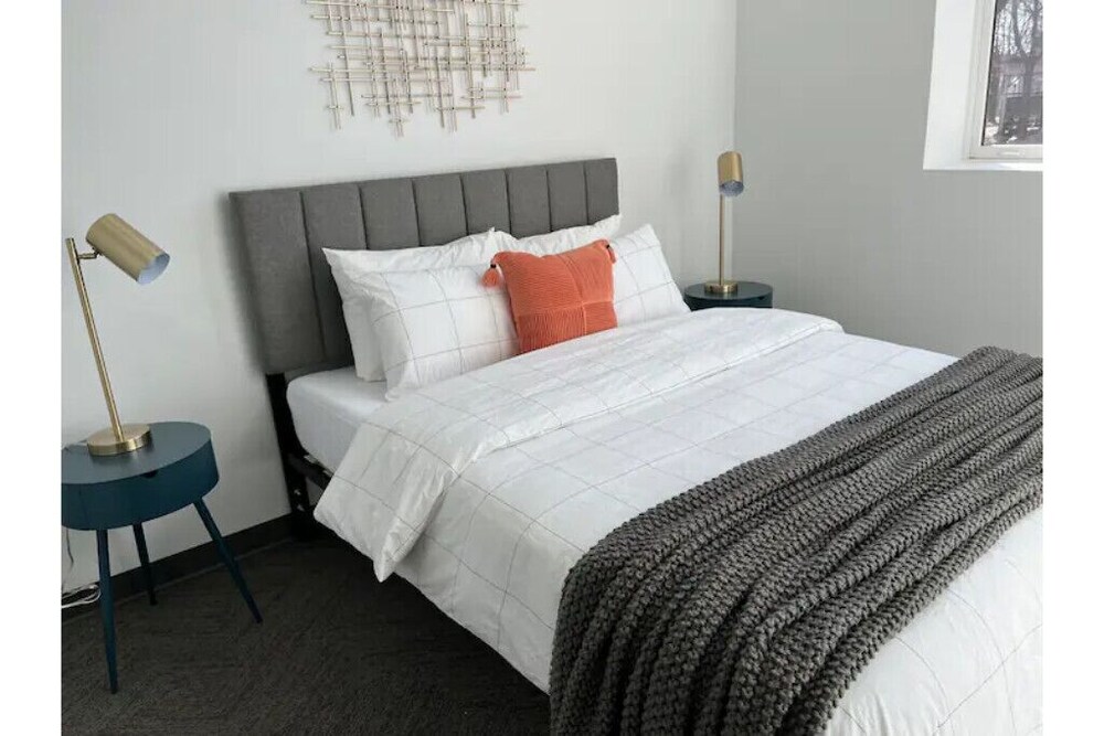 Modern 2 Bed Condo Near Haymarket Lincoln Vrbo