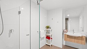Shower - Ren - Urban Charm Residence (Adelaide)