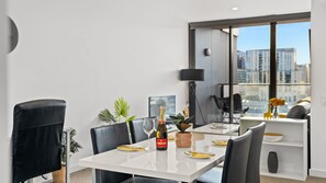 Dining - Ren - Urban Charm Residence (Adelaide)