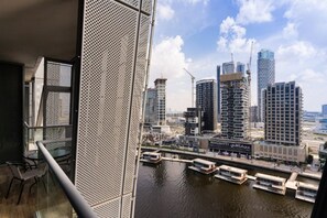 Property grounds - Boho-Chic Apt w Canal view (Dubai)