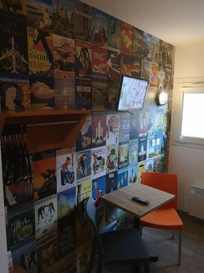 Dining - Hotelf1 Nemours (Nemours)