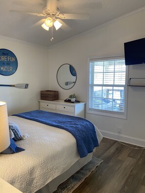 4 bedrooms, desk, iron/ironing board, travel crib