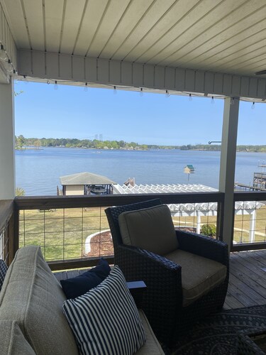 Lake Sinclair retreat with Boat Dock, Waterslide and BIG Views!