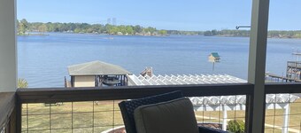 Lake Sinclair retreat with Boat Dock, Waterslide and BIG Views!