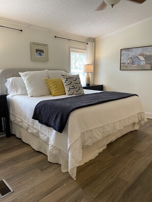 4 Schlafzimmer, Schreibtisch, Bügeleisen/Bügelbrett, Reisekinderbett