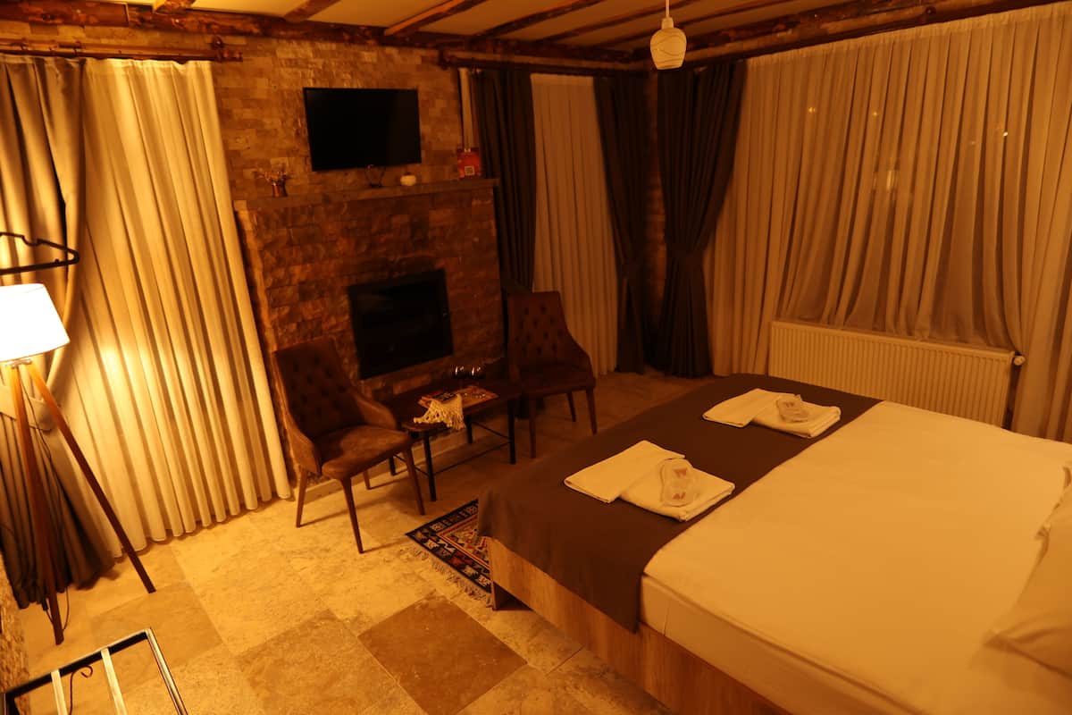 Junior Room, Fireplace | Free WiFi