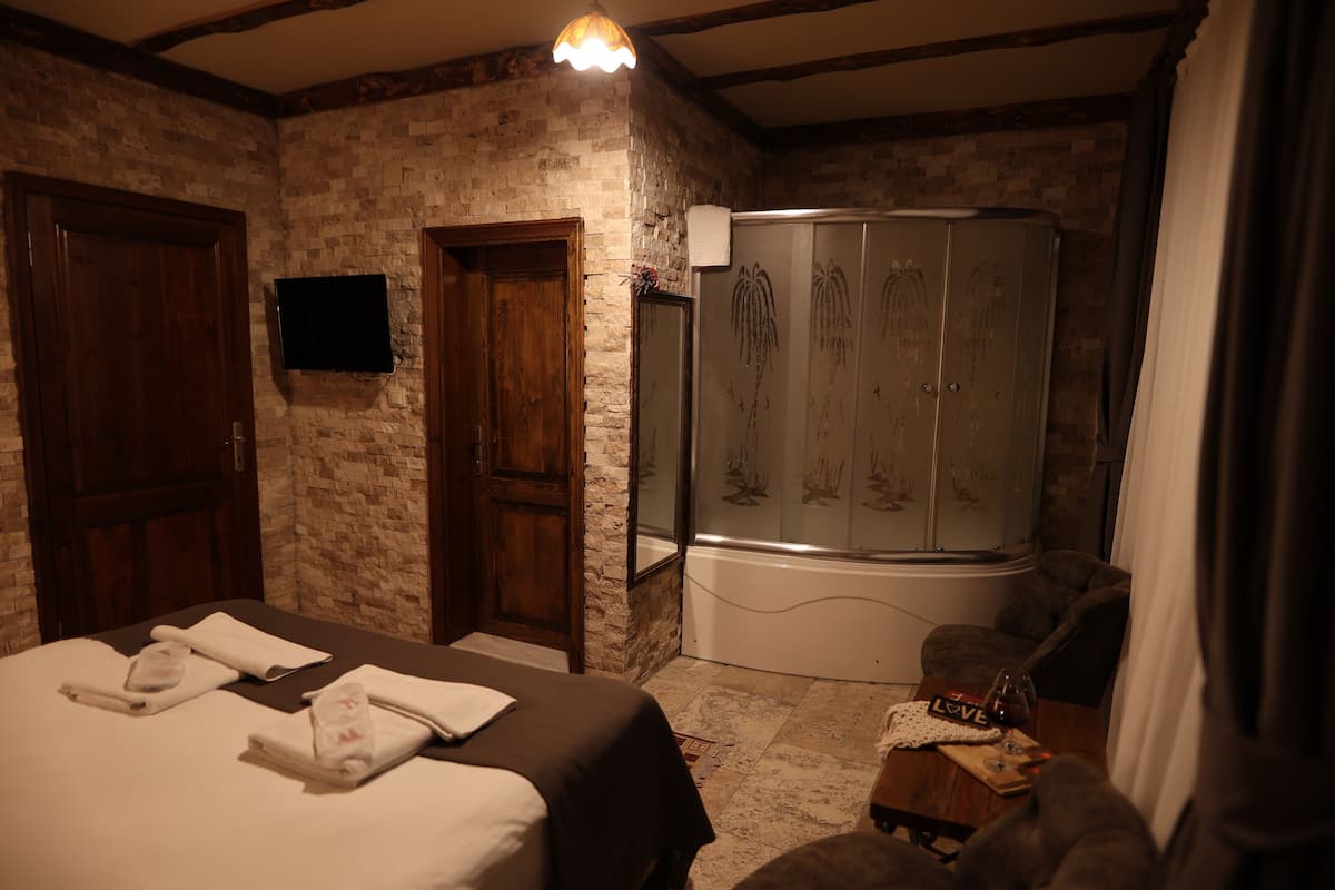 Premium Room, Hot Tub | Free WiFi