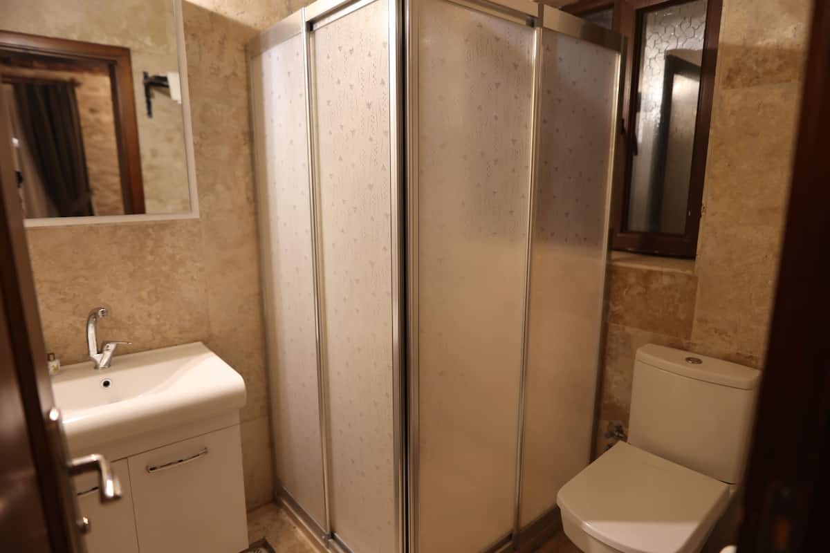 Family Room | Bathroom