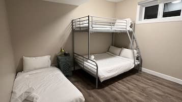 5 Schlafzimmer, Schreibtisch, kostenloses WLAN, BettwÀsche